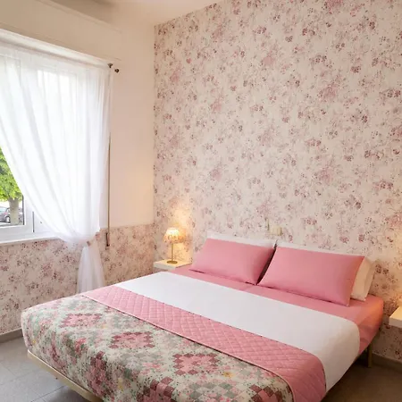 Отель Ninali Boutique Римини
